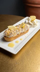 Tarte au citron meringuée faite maison par le pâtissier de La Taverne Brasserie